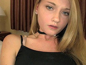 ロスでナンパした北欧金髪美少女が天使のような透明感だったので強引に口説いて勝手にAVデビュー ハンナ（19歳）　サンプル画像04